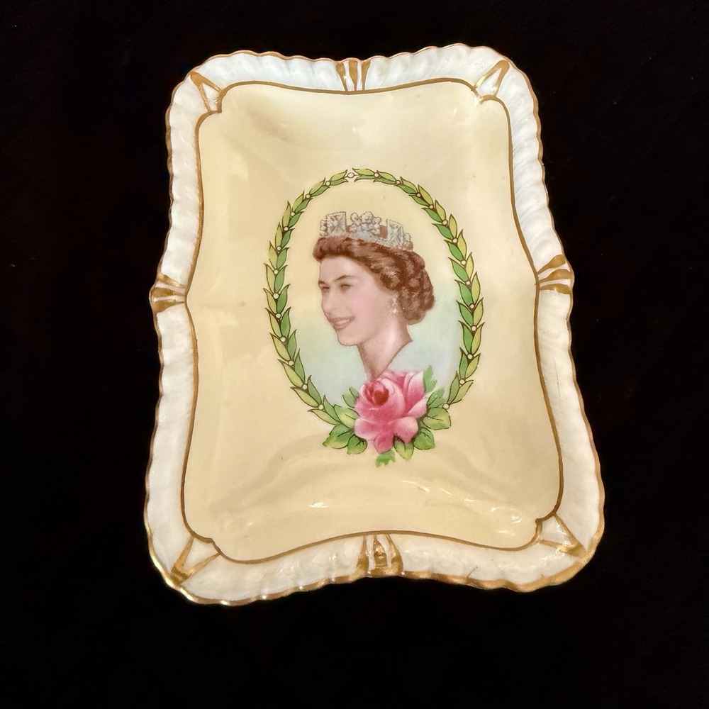 Royal Family Collectibles - 11 Items:Plates, Trinket Dishes,Books, C&D Betrothal - Picture 8 of 16